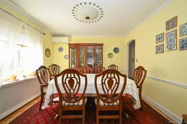 75-64 180th ST, Fresh Meadows, NY 11366