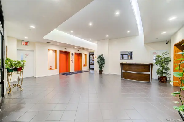 150 Featherbed LN #4B, Bronx, NY 10452