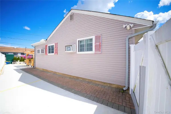 65 Cheshire RD, Bethpage, NY 11714