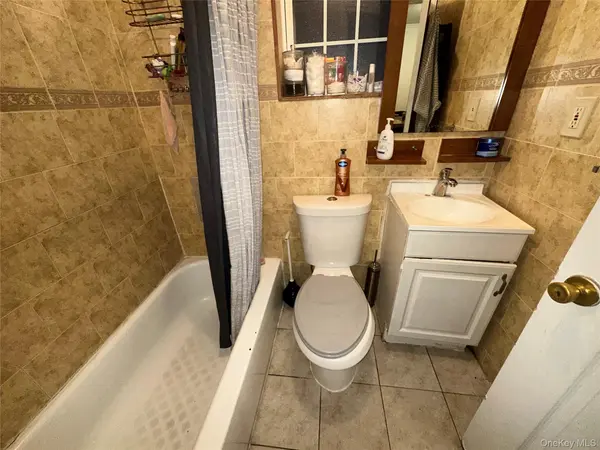 14141 255th ST, Rosedale, NY 11422
