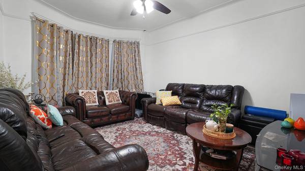 102-12 85th RD, Richmond Hill, NY 11418