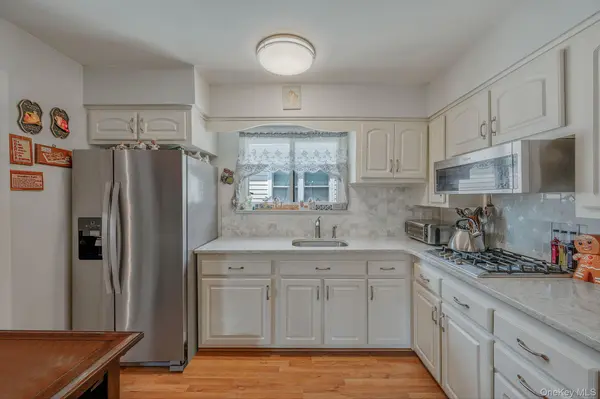 1010 Bay 25th ST, Far Rockaway, NY 11691