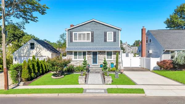 151 Poppy AVE, Franklin Square, NY 11010