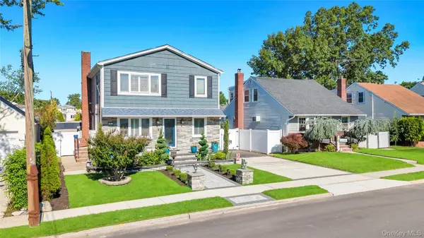 151 Poppy AVE, Franklin Square, NY 11010