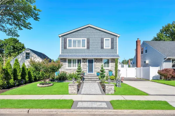 151 Poppy AVE, Franklin Square, NY 11010