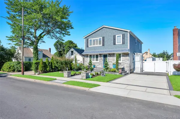 151 Poppy AVE, Franklin Square, NY 11010