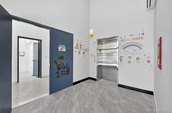 142-18 32 AVE, Flushing, NY 11354