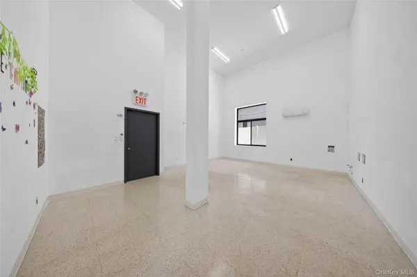 142-18 32 AVE, Flushing, NY 11354
