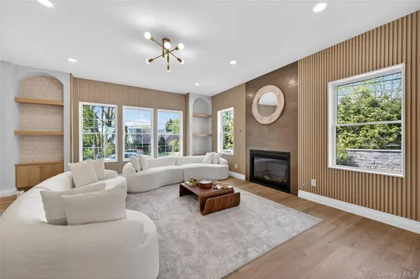 15 Ridge DR, Port Washington, NY 11050