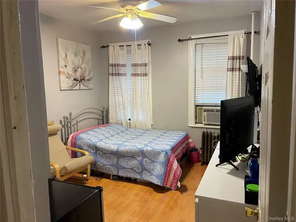 2464 Crescent ST, Astoria, NY 11102