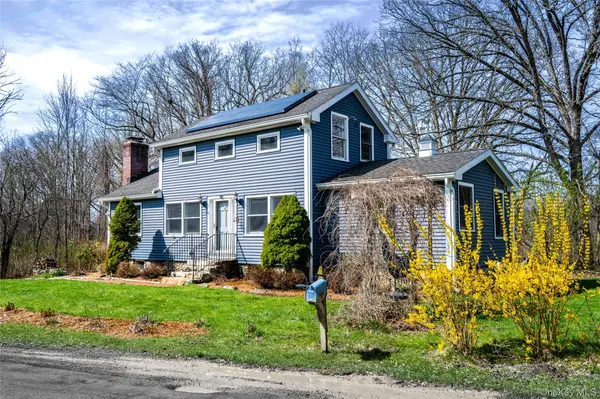 17 Rothvoss RD, Ancramdale, NY 12503