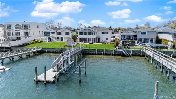 2959 Shore DR, Merrick, NY 11566