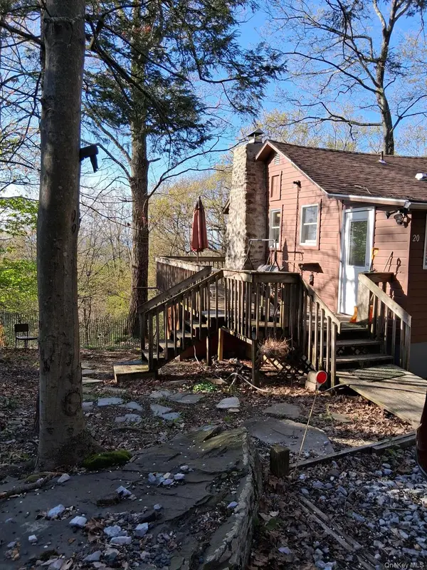 20 N OAKWOOD TRL, Monroe, NY 10950
