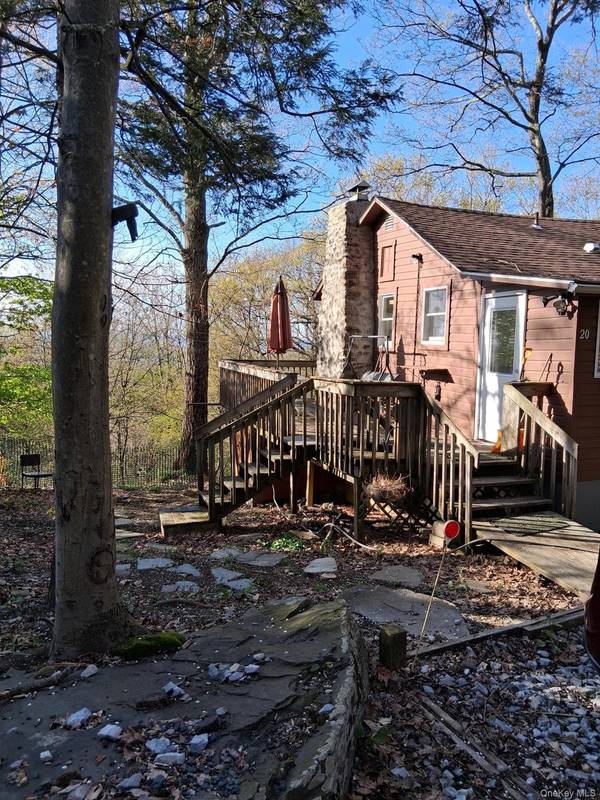 20 N OAKWOOD TRL, Monroe, NY 10950
