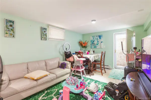 165 Wellesley ST, Hempstead, NY 11550