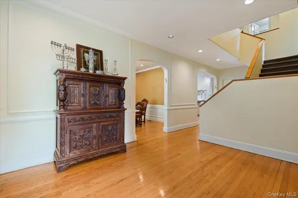 60 Broadway, Lawrence, NY 11559