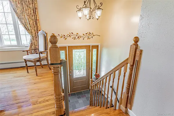 1 Paulette LN, Wappingers Falls, NY 12590