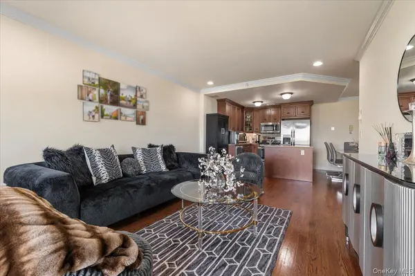 156 Beach 9th ST #4D, Far Rockaway, NY 11691