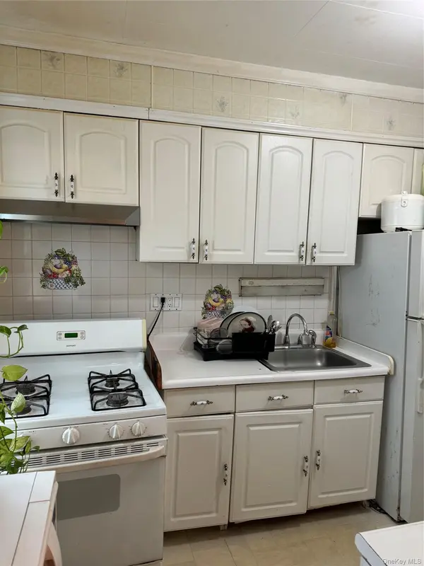 101-20 110th ST, Richmond Hill, NY 11418