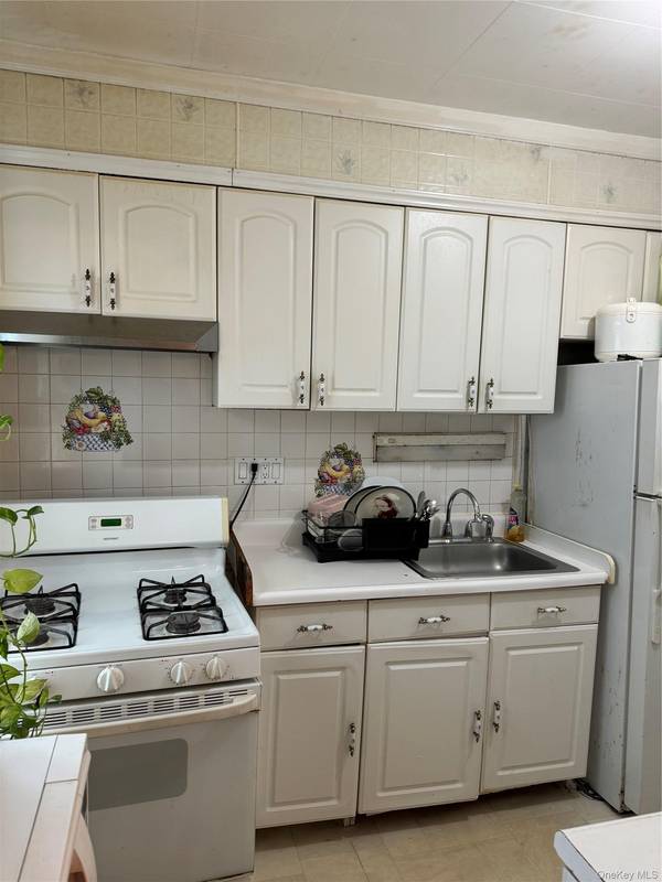 101-20 110th ST, Richmond Hill, NY 11418