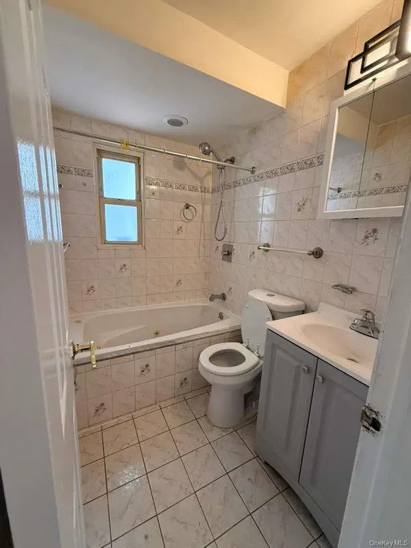 120-54 194th ST, Saint Albans, NY 11412