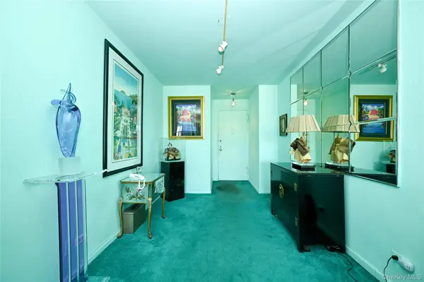 61-20 Grand Central Pkwy #C 306, Forest Hills, NY 11375