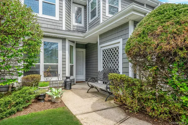 47 Madder Lake CIR, Commack, NY 11725