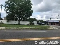 23 N Evergreen DR, Selden, NY 11784