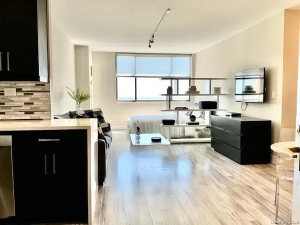27110 Grand Central Pkwy #27C, Floral Park, NY 11005