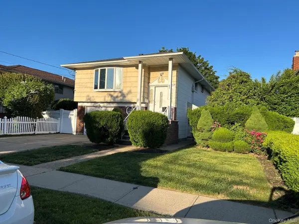 82 Bedford RD, Hempstead, NY 11550