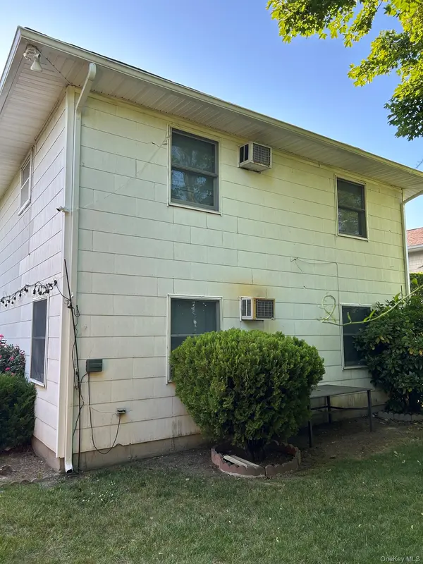 82 Bedford RD, Hempstead, NY 11550