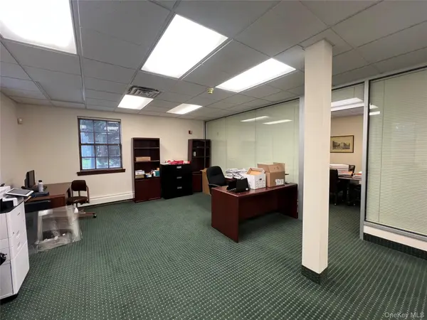330 Willis AVE #1, Roslyn Heights, NY 11577