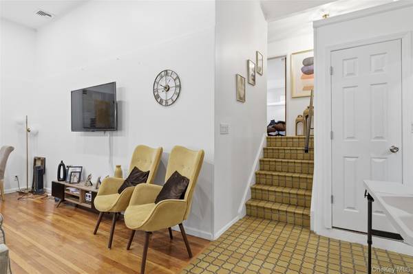 921 Edwards BLVD, Valley Stream, NY 11580