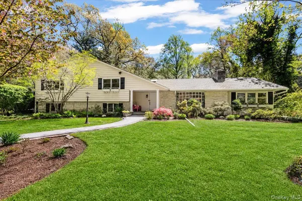 5 Fox LN, Locust Valley, NY 11560