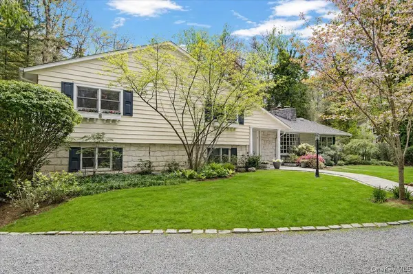 5 Fox LN, Locust Valley, NY 11560