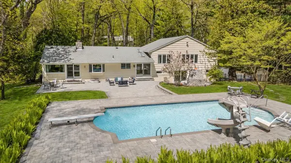 5 Fox LN, Locust Valley, NY 11560