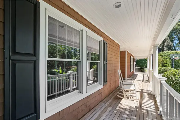 11 Cobblestone CT, Centerport, NY 11721