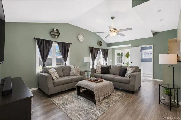1433 Manatuck BLVD, Bay Shore, NY 11706