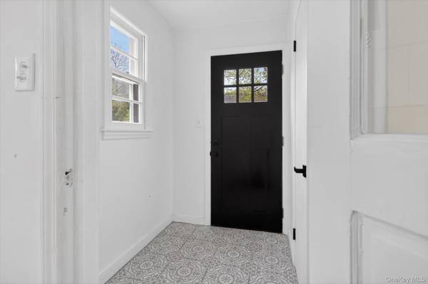 14 Roslyn ST, Ellenville, NY 12428