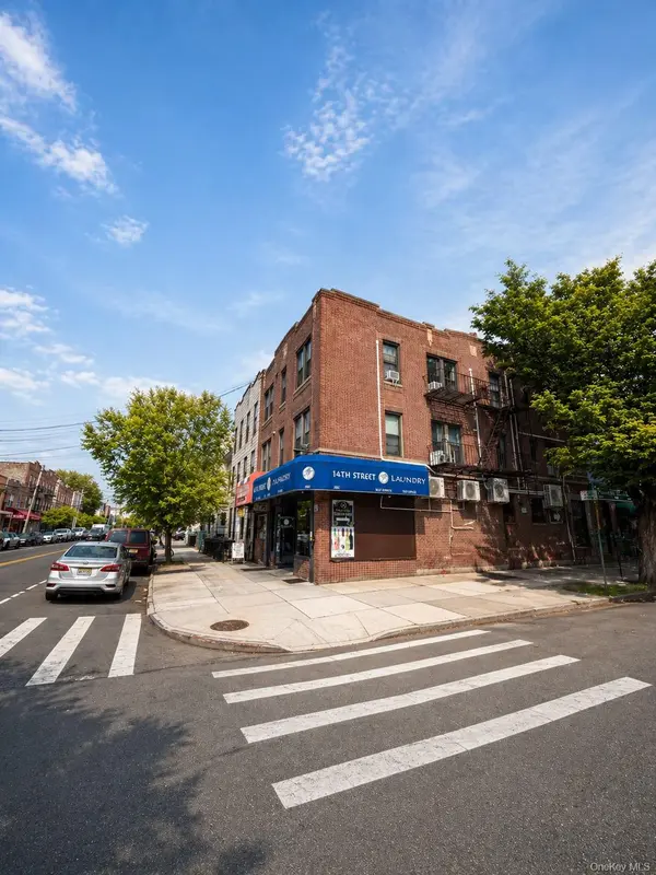 3067 14th ST, Astoria, NY 11102
