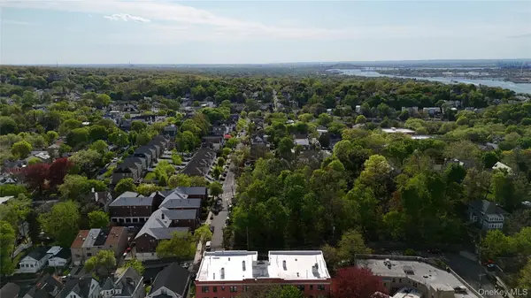 137 Daniel Low Ter, Staten Island, NY 10301