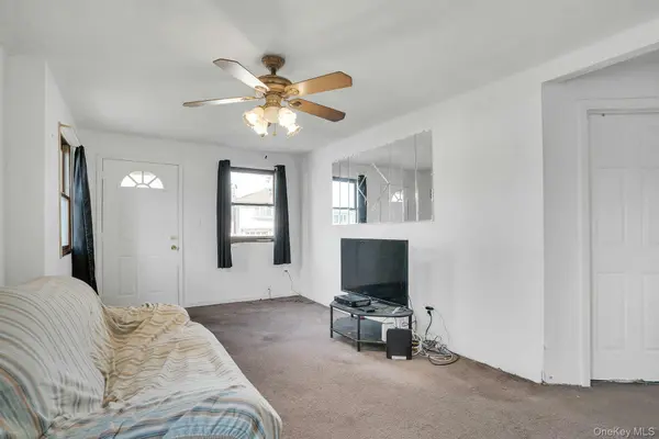 111 S 4th ST, Lindenhurst, NY 11757