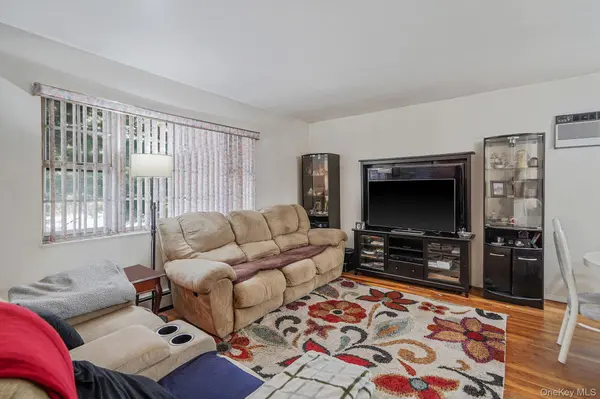 2771 Pond AVE, Ronkonkoma, NY 11779