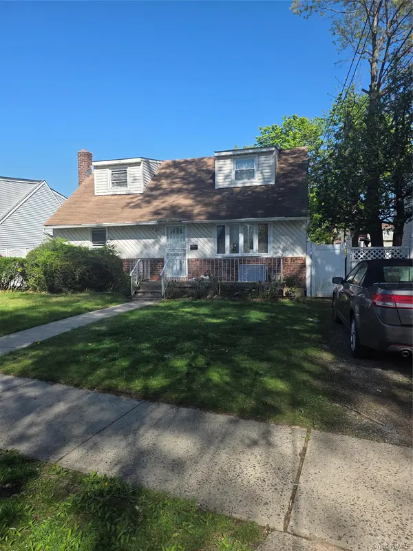 201 Benson AVE, Elmont, NY 11003