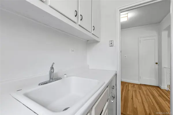 68-63 108th ST #3G, Forest Hills, NY 11375