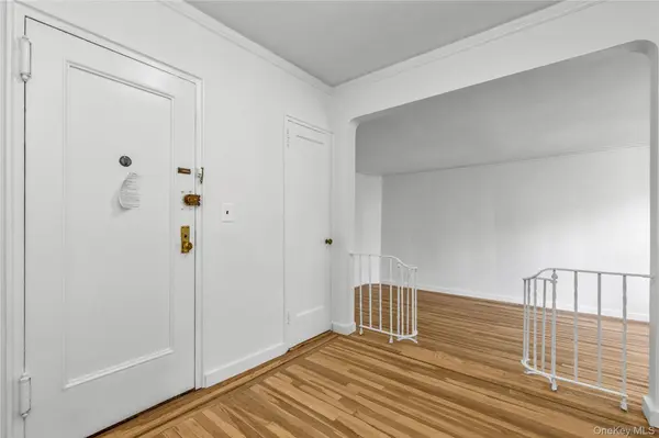 68-63 108th ST #3G, Forest Hills, NY 11375