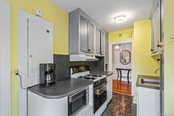 150 Burns ST #6H, Forest Hills, NY 11375