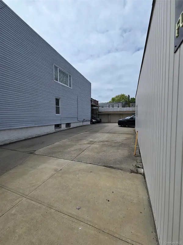 7212 66th PL, Glendale, NY 11385