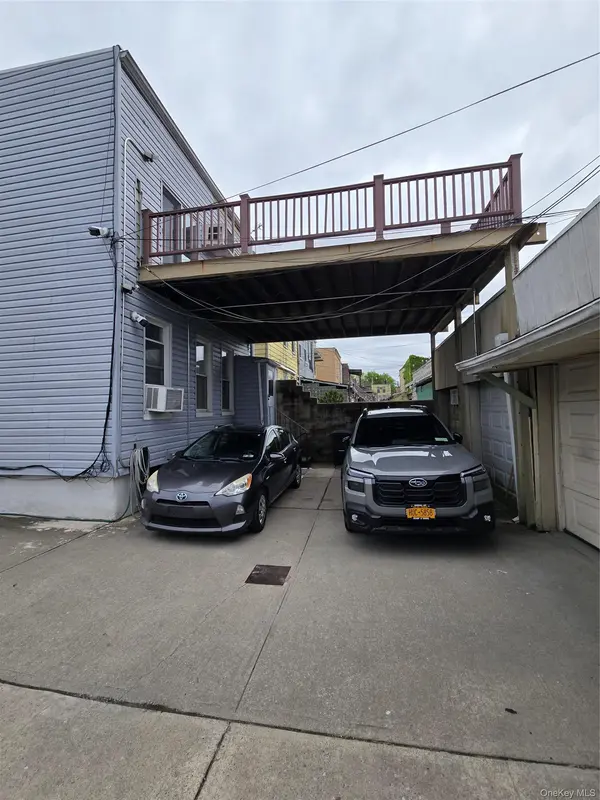 7212 66th PL, Glendale, NY 11385