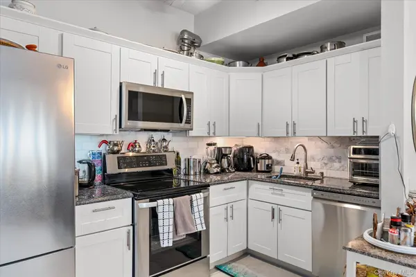 221 Beach 80th ST #7B, Rockaway Beach, NY 11693